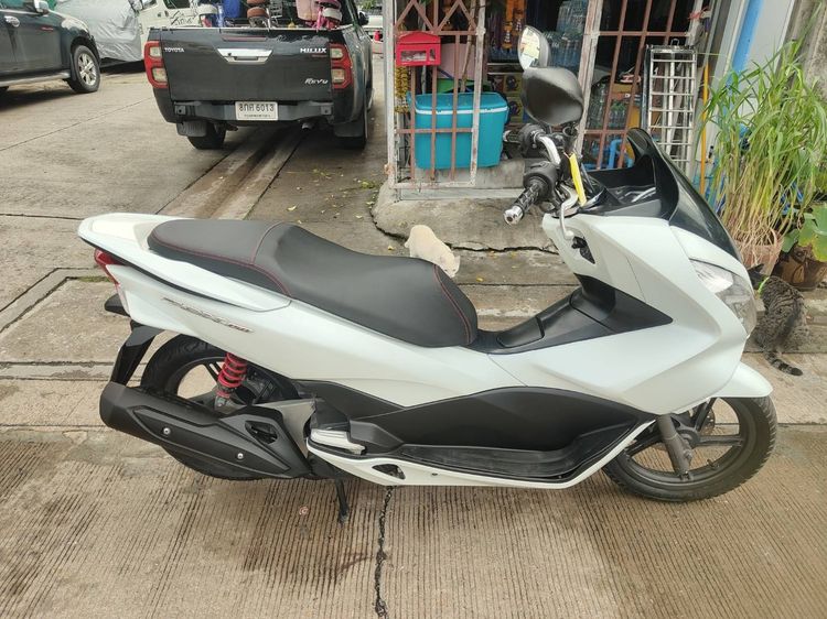 🛵ยังไงก็ขาย PCX 150 ปี 57 เครื่องดี สีสวย สตาร์ทมือ กุญแจรีโมท เล่มชุดโอนครบ+เปลี่ยนถ่ายน้ำมันเครื่องฟรี ส่งฟรี30 ก.ม รูปที่ 3