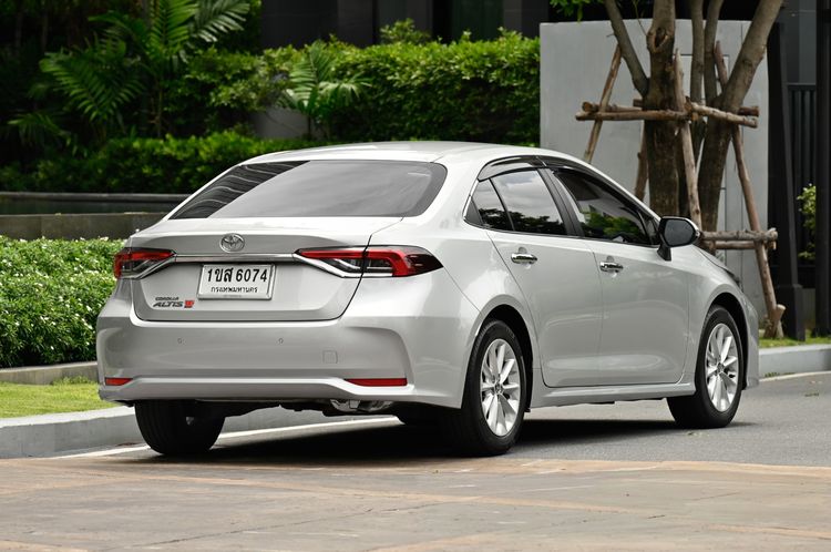 Toyota Corolla 2021 1.6 Sedan เบนซิน ไม่ติดแก๊ส เกียร์อัตโนมัติ บรอนซ์เงิน รูปที่ 4