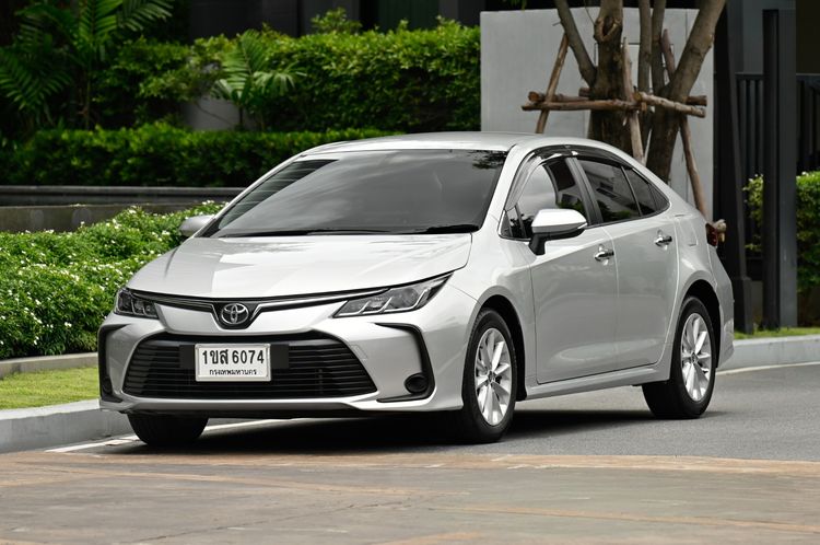 รถ Toyota Corolla 1.6 สี บรอนซ์เงิน