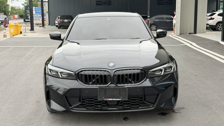 รถ BMW Series 5 530e สี ขาว