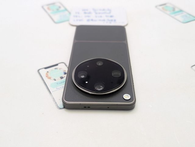 ขาย เทิร์น Oppo Find X9 Ultra Ram 16 Rom 1TB ศูนย์ไทย สภาพใหม่เอี่ยม อุปกรณ์ครบยกกล่อง พร้อมชุดกล้อง เพียง 45,990 บาท เท่านั้น ครับ  รูปที่ 8