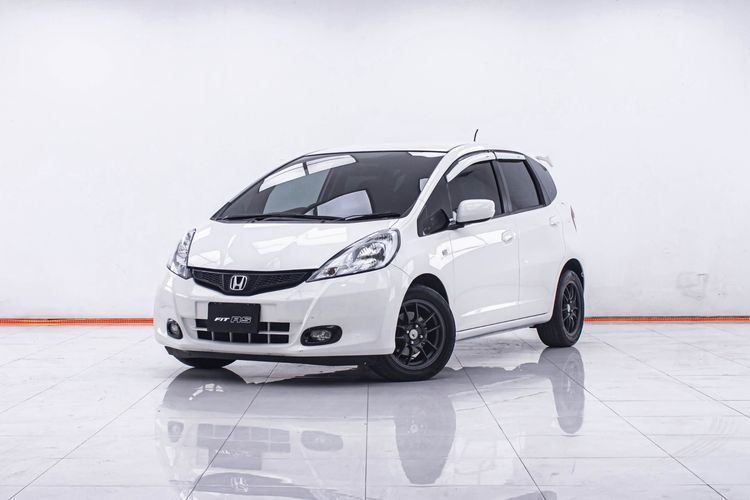 รถ Honda Jazz 1.5 S สี ขาว