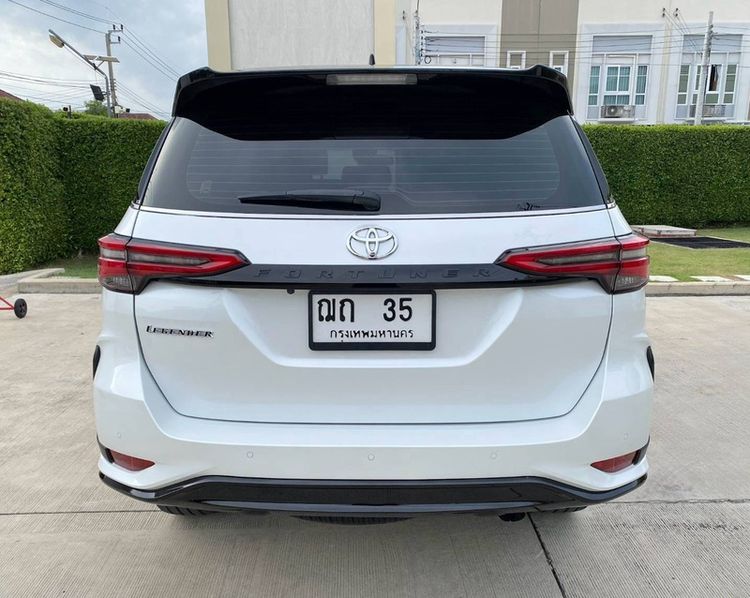 Toyota Fortuner 2023 2.8 V TRD Sportivo Black Top 4WD Utility-car ดีเซล ไม่ติดแก๊ส เกียร์อัตโนมัติ ขาว รูปที่ 3