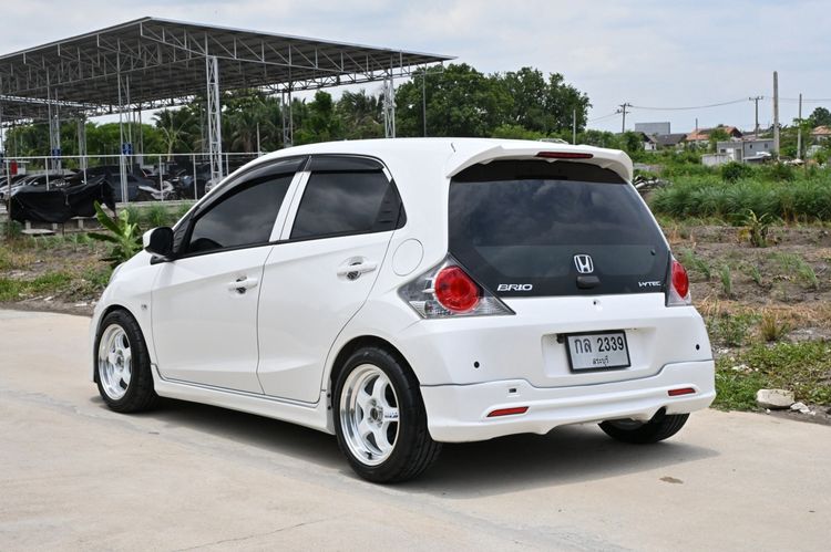 Honda Brio 2011 1.2 V Sedan เบนซิน ไม่ติดแก๊ส เกียร์ธรรมดา ขาว รูปที่ 4