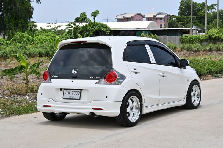 Honda Brio 2011 1.2 V Sedan เบนซิน ไม่ติดแก๊ส เกียร์ธรรมดา ขาว รูปที่ 3