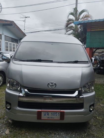 รถ Toyota Commuter 3.0 สี เทา