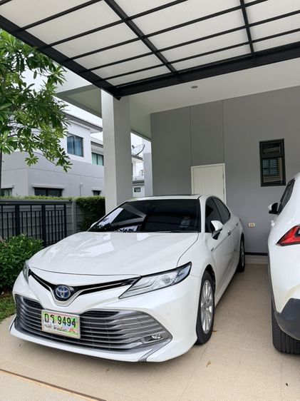 Toyota Camry 2019 2.5 HV Premium Sedan ไฮบริด ไม่ติดแก๊ส เกียร์อัตโนมัติ ขาว รูปที่ 2