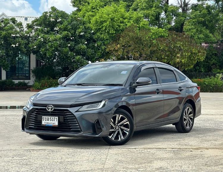 Toyota Yaris ATIV 2024 1.2 Premium Sedan เบนซิน ไม่ติดแก๊ส เกียร์อัตโนมัติ เทา รูปที่ 3