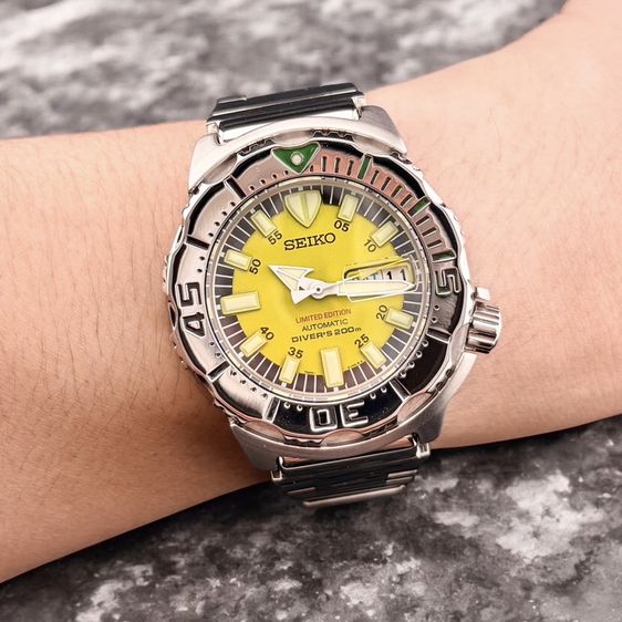 หลากสี SEIKO GREEN MONSTER LIMITED EDITION
