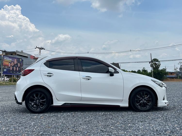 Mazda Mazda 2 2017 1.3 Sports High Connect Sedan เบนซิน ไม่ติดแก๊ส เกียร์อัตโนมัติ ขาว รูปที่ 4