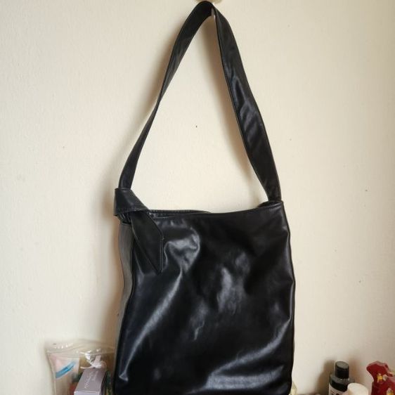 neat.A Casual Glossy Bag