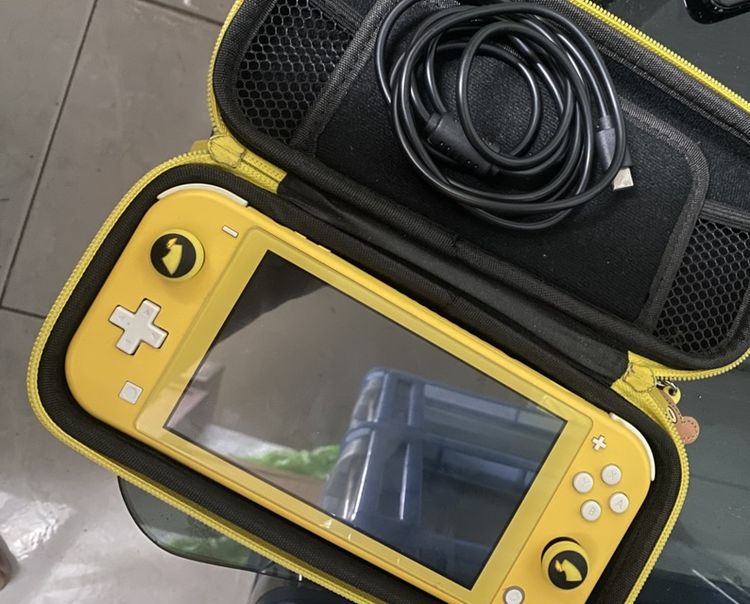 เครื่องเกมส์นินเทนโด เชื่อมต่อไร้สายได้ Nintendo switch lite