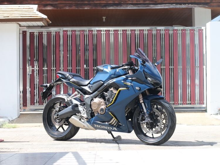 CBR650 2018 Honda CBR 650R สวยใสเริ่มต้นฟรีดาวน์