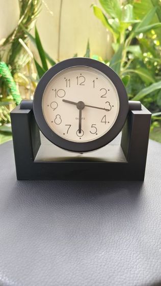 นาฬิกาตั้งโต๊ะดีไซน์โมเดิร์นหมุนปรับองศาได้ เครื่อง FUDA QUARTZ งานโกดังญี่ปุ่นสภาพสวย