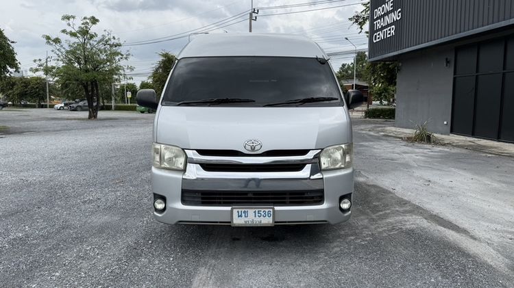 รถ Toyota Commuter 3.0 สี เทา