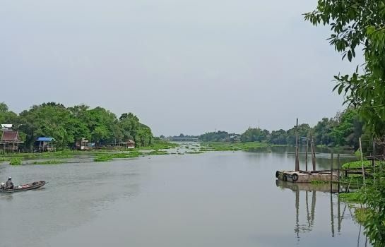ถ้าคุณกำลังมองหาที่ดินแปลงสวยติดริมน้ำ สำหรับสร้างบ้านพักตากอากาศริมน้ำ บรรยากาศดี ร่มรื่น และเดินทางจากกรุงเทพฯ ไม่ไกล