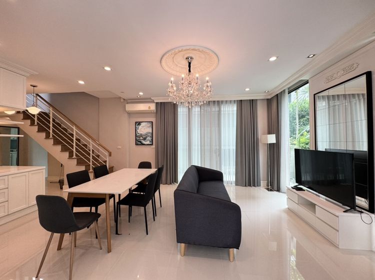 ให้เช่าบ้านกลางเมืองClasse เอกมัย–รามอินทรา