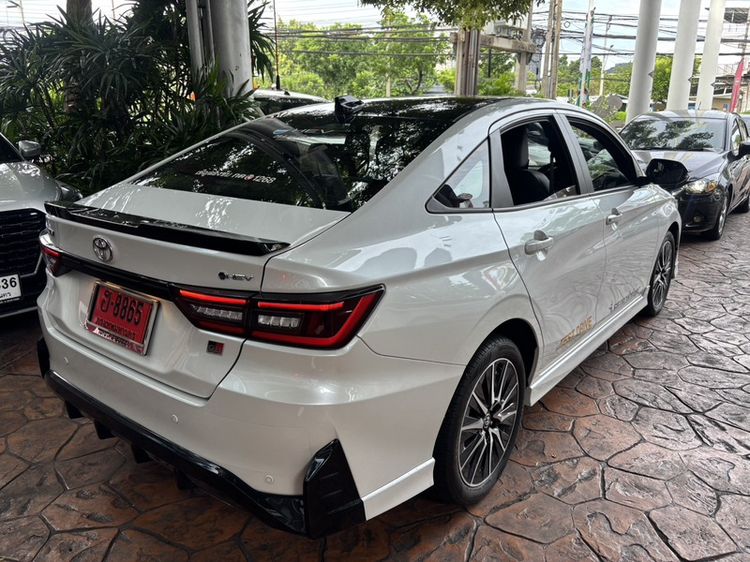 Toyota Yaris ATIV 2026 1.5 HEV GR SPORT Sedan ไฮบริด เกียร์อัตโนมัติ ขาว รูปที่ 3