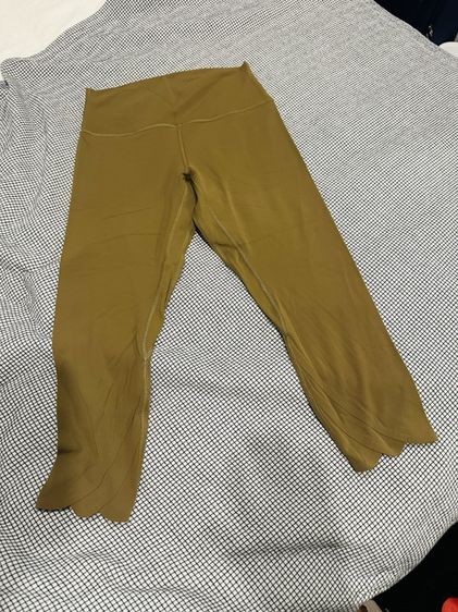 ออกกำลังกาย ผู้หญิง Rare Limited Edition Lululemon Scallop Hem Crop Leggings｜Size 8 Authentic