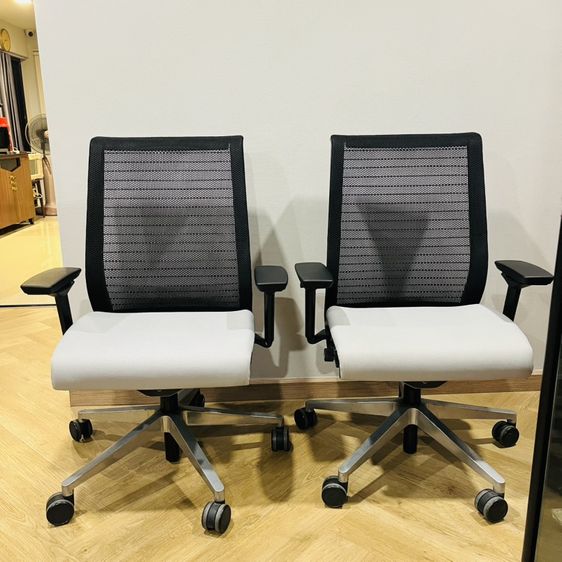 เก้าอี้สำนักงาน โพลีเอสเตอร์/โพลีเอสเตอร์เบลนด์ เทา Steelcase Platinum Think V1 Ergonomic