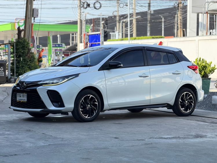 รถ Toyota Yaris 1.2 Sport Premium สี ขาว