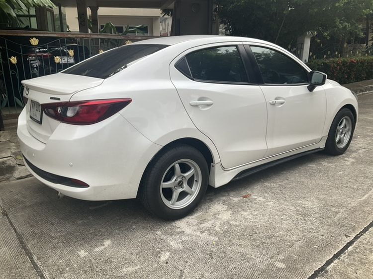 Mazda Mazda 2 2022 1.3 C Sports Sedan เบนซิน ไม่ติดแก๊ส เกียร์อัตโนมัติ ขาว รูปที่ 4