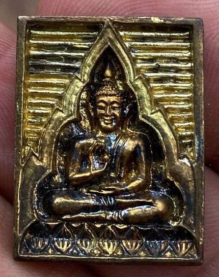 เหรียญหล่อพระของขวัญ "รุ่นซื้อที่ดินถวาย" วัดปากน้ำ ภาษีเจริญ ปี ๒๕๓๔ (เนื้อทองผสมกะไหล่ทอง สวยเดิมพร้อมกล่อง)