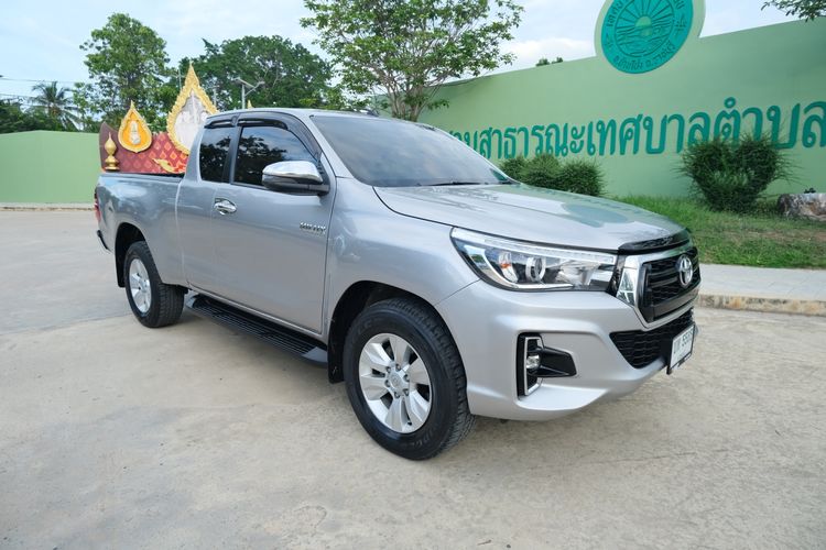 TOYOTA REVO 2.4E+ เกียร์ออโต้ ตัวยกสูง สีบรอนซ์เงิน ปี 2018
