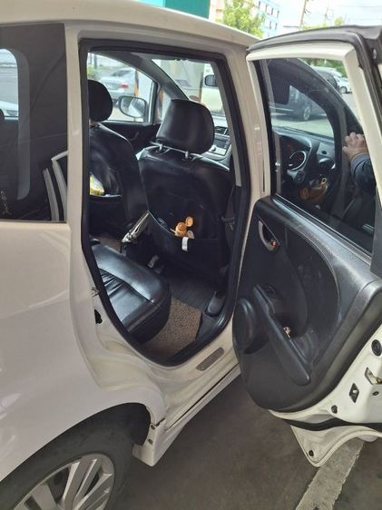 Honda Jazz 2010 1.5 E-V VTEC Sedan เบนซิน ไม่ติดแก๊ส เกียร์อัตโนมัติ ขาว รูปที่ 4