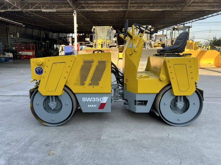 รถบดสั่นสะเทือนล้อเหล็ก SAKAI รุ่น SW350 หนัก 2.5 ตัน รถเก่านอก