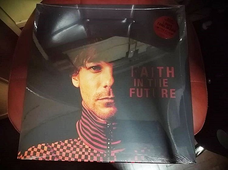 ภาษาอังกฤษ ขายแผ่นเสียง Louis Tomlinson ชุด Faith In The Future (UO Exclusive) 1LP Black White Marble Vinyl มือ 1 ครับ 