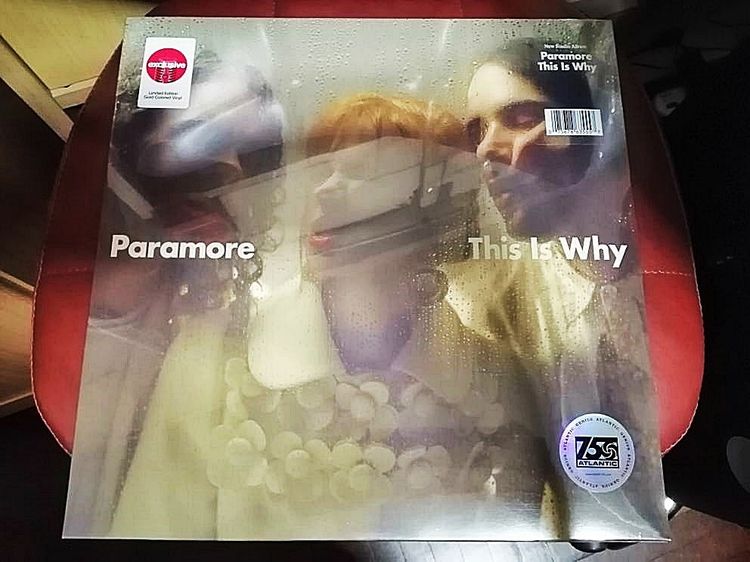 ภาษาอังกฤษ ขายแผ่นเสียง Paramore ชุด This is Why Limited Edition 1LP Metallic Gold Vinyl มือ 1 ครับ