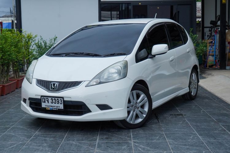 รถ Honda Jazz 1.5 SV i-VTEC สี ขาว