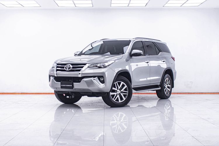 รถ Toyota Fortuner 2.8 V สี เทา