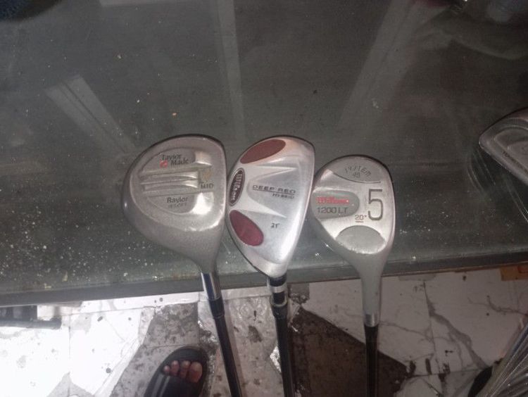 ชุดไม้กอล์ฟพร้อมถุง มีเหล็ก ยี่ห้อDaiwa มีหัวไม้อีก3อัน ยี่ห้อ Wilson กับ TaylorMade พร้อมถุง ยี่ห้อ Yonexใช้ได้ทุกช่อง ขายตามสภาพ รูปที่ 6