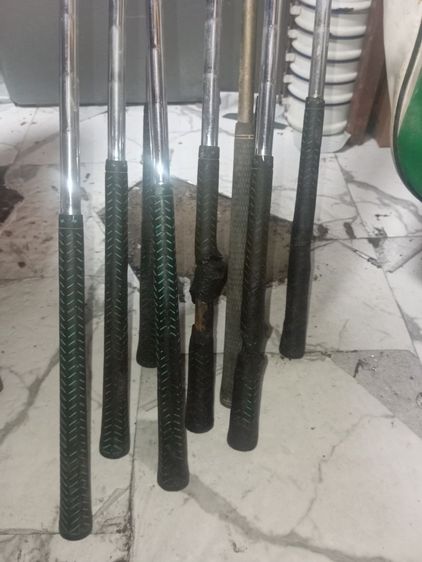 ชุดไม้กอล์ฟพร้อมถุง มีเหล็ก ยี่ห้อDaiwa มีหัวไม้อีก3อัน ยี่ห้อ Wilson กับ TaylorMade พร้อมถุง ยี่ห้อ Yonexใช้ได้ทุกช่อง ขายตามสภาพ รูปที่ 5