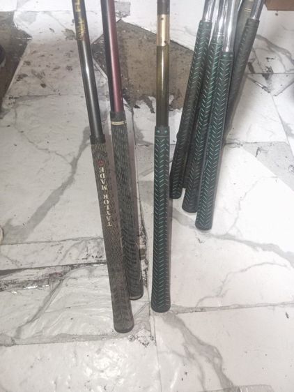 ชุดไม้กอล์ฟพร้อมถุง มีเหล็ก ยี่ห้อDaiwa มีหัวไม้อีก3อัน ยี่ห้อ Wilson กับ TaylorMade พร้อมถุง ยี่ห้อ Yonexใช้ได้ทุกช่อง ขายตามสภาพ รูปที่ 12