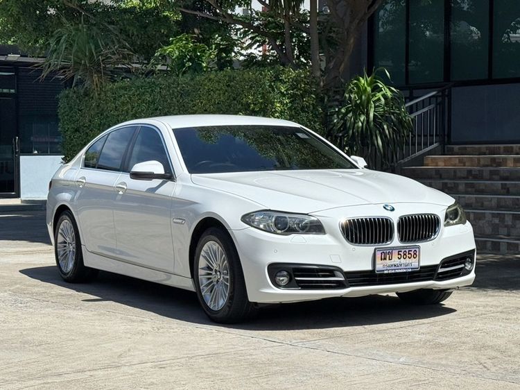 รถ BMW Series 5 520d สี ขาว