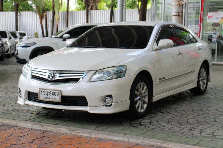 รถ Toyota Camry 2.4 Hybrid สี ขาว