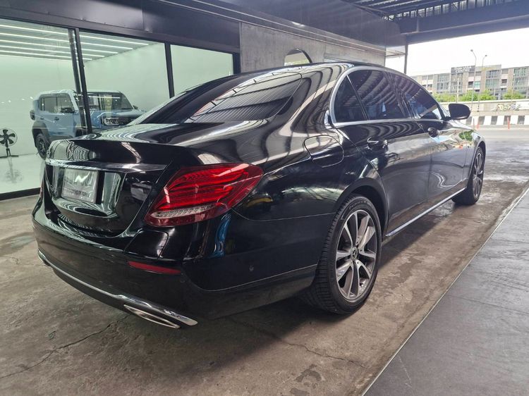 Mercedes-Benz E-Class 2023 2.0 E300e Avantgarde Sedan ปลั๊กอินไฮบริด (PHEV) ไม่ติดแก๊ส เกียร์อัตโนมัติ ดำ รูปที่ 4