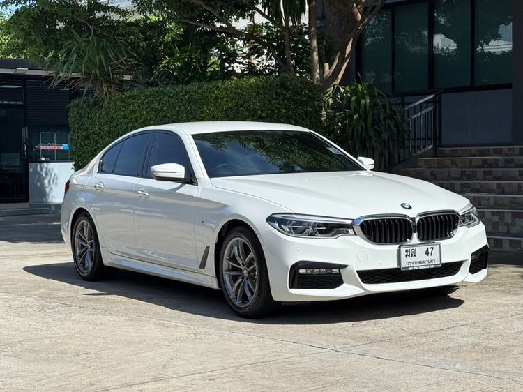 รถ BMW Series 5 520d สี ขาว