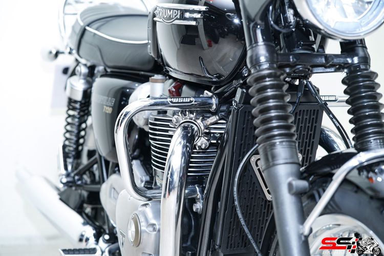 Triumph Bonneville T120 สีดำ ปี2022 วิ่งน้อย 7,400km ไมล์แท้ เบรค brembo มือเดียวสภาพป้ายแดง รถสวยมาก รูปที่ 6