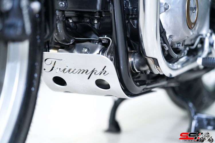 Triumph Bonneville T120 สีดำ ปี2022 วิ่งน้อย 7,400km ไมล์แท้ เบรค brembo มือเดียวสภาพป้ายแดง รถสวยมาก รูปที่ 11