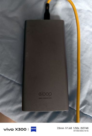 Power bank eloop  e37 22000 mah สภาพดี ใช้งานปกติ ไม่ชาร์จเร็วกับเครื่องรุ่นใหม่ๆ วัตต์สูงๆ  ไม่มีกล่อง อุปกรณ์มีแค่ตัวเครื่อง ขาย 300 บาทรวมส่งครับ