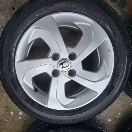 ขายแม็ก​เดิม​ Honda​ City ขอบ15 เดิมๆไม่เคยซ่อมหรือทำสี​ มีรอยนิดหน่อย​พร้อมยาง​ Bridgestone Ecopia ep300​ 185 60 15 ปลายปี21 ชุด4วง​ 2800​บ รูปที่ 2