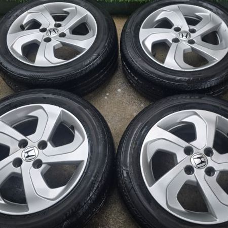 ขายแม็ก​เดิม​ Honda​ City ขอบ15 เดิมๆไม่เคยซ่อมหรือทำสี​ มีรอยนิดหน่อย​พร้อมยาง​ Bridgestone Ecopia ep300​ 185 60 15 ปลายปี21 ชุด4วง​ 2800​บ