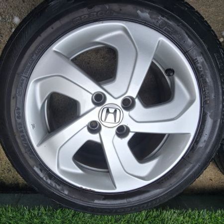 ขายแม็ก​เดิม​ Honda​ City ขอบ15 เดิมๆไม่เคยซ่อมหรือทำสี​ มีรอยนิดหน่อย​พร้อมยาง​ Bridgestone Ecopia ep300​ 185 60 15 ปลายปี21 ชุด4วง​ 2800​บ รูปที่ 3