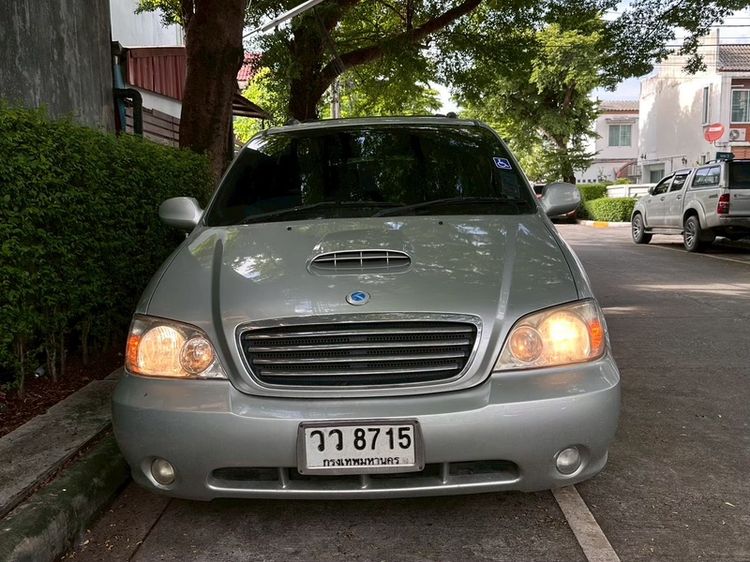 รถ Kia Carnival 2.4 GS สี บรอนซ์เงิน