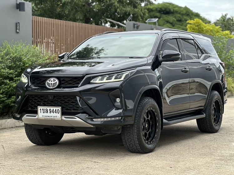 Toyota Fortuner 2021 2.4 LEGENDER 4WD AT Utility-car ดีเซล ไม่ติดแก๊ส เกียร์อัตโนมัติ ดำ รูปที่ 2
