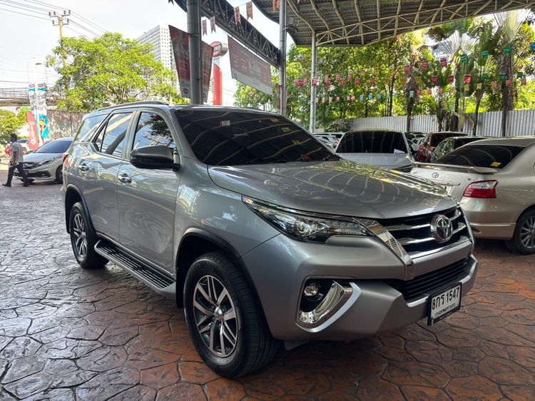 รถ Toyota Fortuner 2.4 G สี เทา